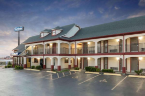 Travelodge Inn & Suites by Wyndham Norman